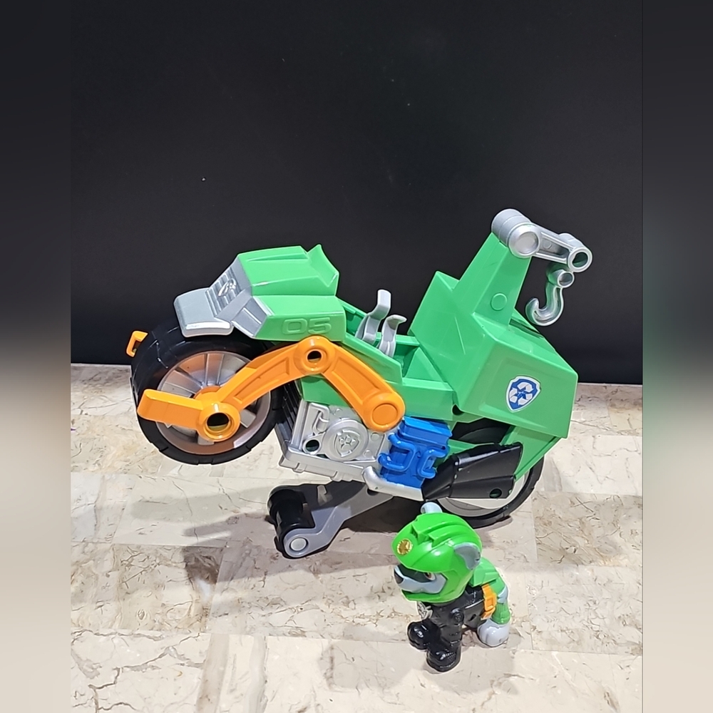 Paw Patrol Moto‎ Pups Rocky's Deluxe Pull Back Motorcycle Vehicle And Figure